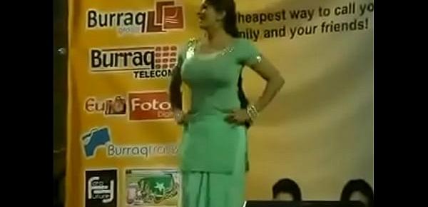  Paki Booby Stage Acctress Saima Khan shaking big boobs on stage